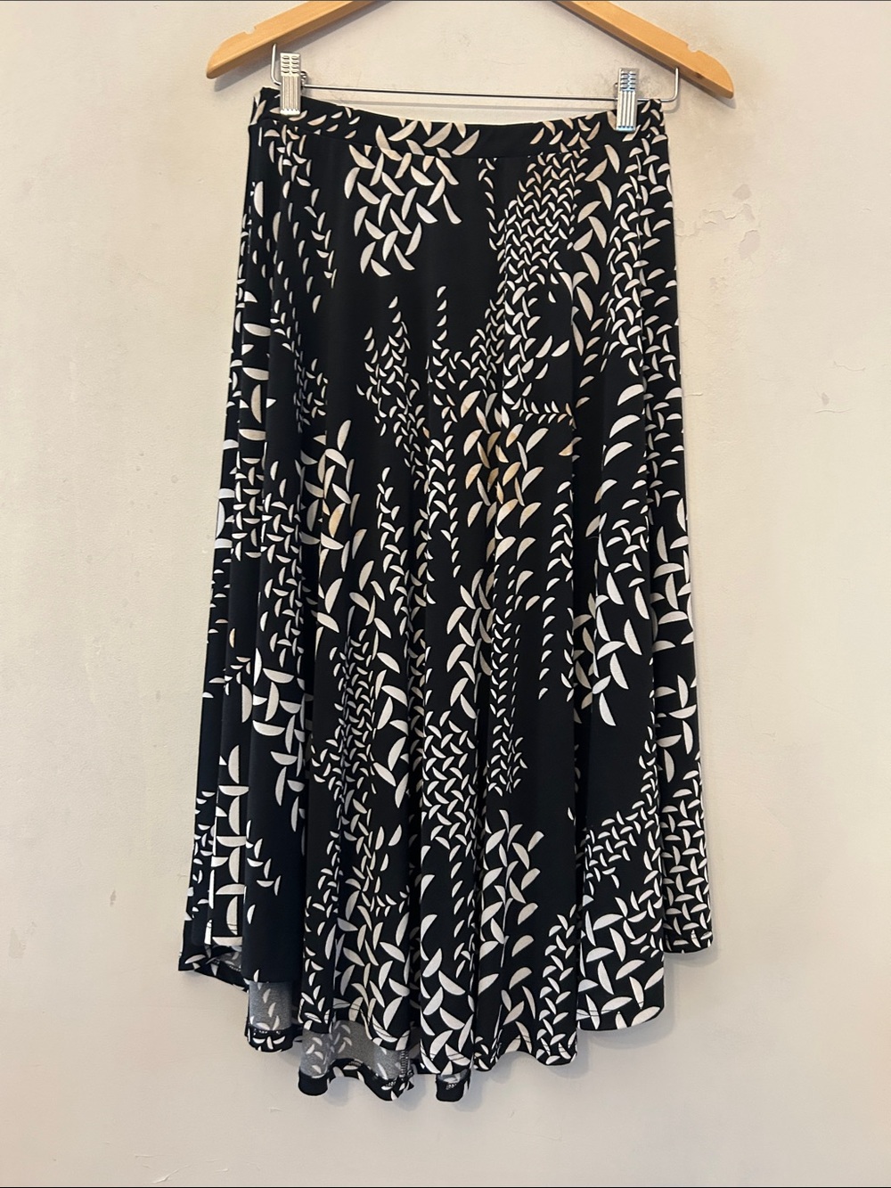 Bobeau Black and White Patterned A-Line Midi Skirt Size M EUC